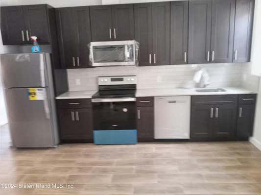 2 beds, 1 bath, 3,300 sqft, $2,700, Unit 3