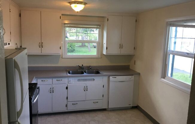 2 beds, 2 baths, $1,400, Unit 1410 Tyler St