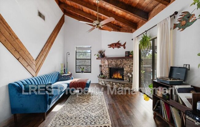 1205 ANGELINE AVE