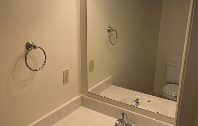 2 beds, 1.5 baths, 907 sqft, $1,375, Unit Country Club Unit 18B