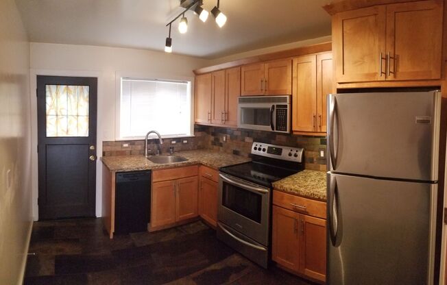Stylishly Updated 2-Bedroom in Oakland