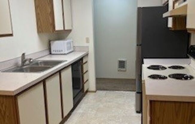 1 bed, 1 bath, 900 sqft, $1,395, Unit B13