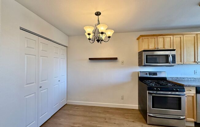 Upgraded and Bright 2nd floor Condo in Rolando near SDSU!!!