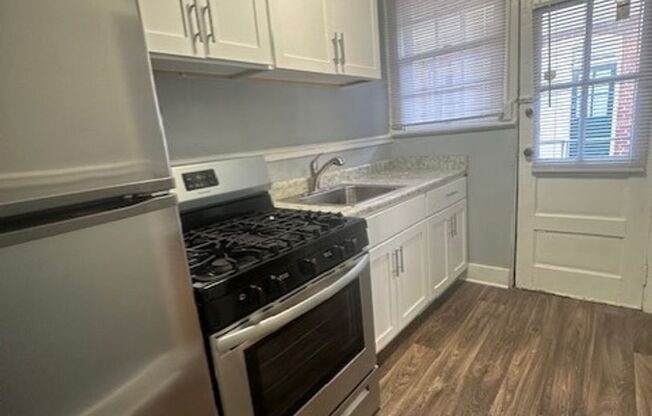 1 bed, 1 bath, 750 sqft, $1,350, Unit 215-11