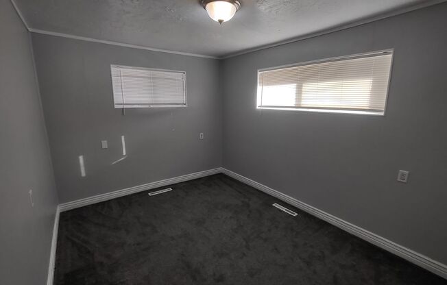 2 beds, 1 bath, $1,295