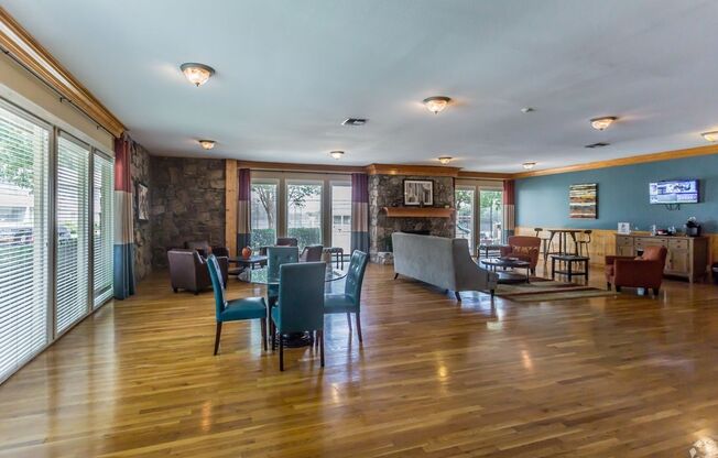 2 beds, 1 bath, 880 sqft, $825, Unit 6335 Crown #2