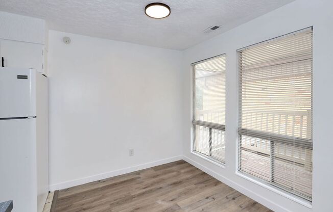 1 bed, 1 bath, 720 sqft, $1,095, Unit UNIT 12