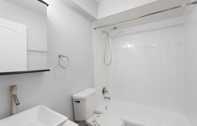 2 beds, 1.5 baths, 819 sqft, $2,260, Unit 305