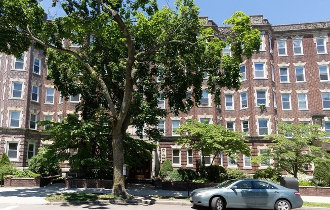 1 bed, 1 bath, 366 sqft, $2,250, Unit 33.