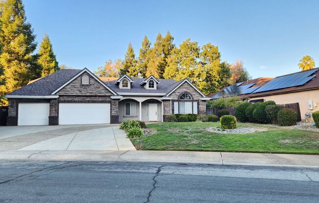 BEAUTIFUL FAMILY HOME WITH POOL