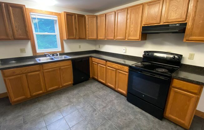 4 beds, 1 bath, $3,500, Unit 279 Unit 2