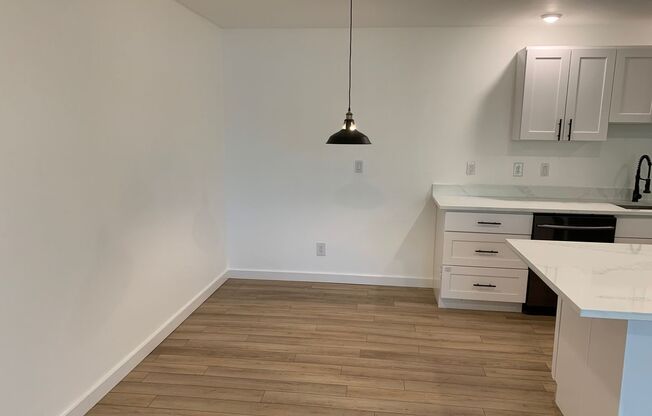 Beautiful Lakefront 2 Bed 1.75 Bath Condo in Renton