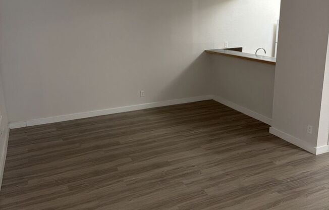 1 bed, 1 bath, 700 sqft, $999, Unit ELP2200-204