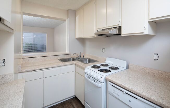 2 beds, 1.5 baths, $2,850, Unit 17