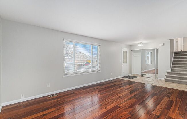 3 bedroom 2.5 bathroom in Heather Ridge!