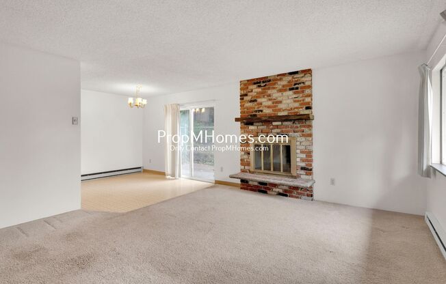 Cozy Two Bedroom Duplex in Oregon City - Parking Included!
