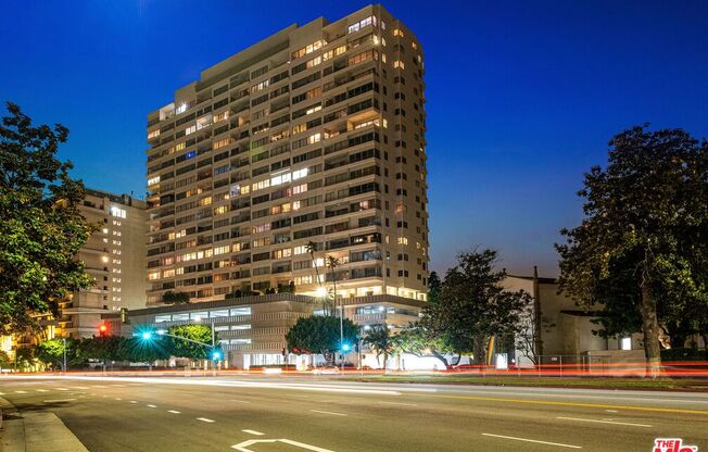 2 beds, 2.5 baths, 1,372 sqft, $6,495, Unit 1812