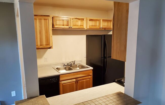 2 beds, 1 bath, 937 sqft, $1,395, Unit 2