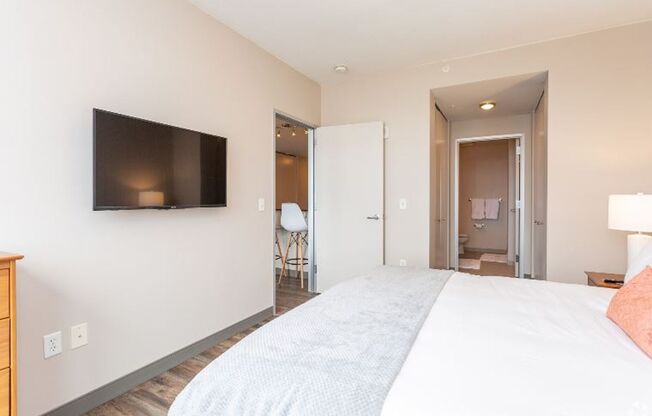 2 beds, 2 baths, 1,009 sqft, $2,175, Unit 1107