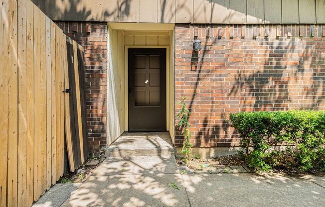 Fully Renovated Half-Duplex