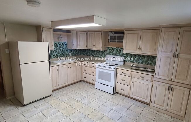 1 bed, 1 bath, $895, Unit B