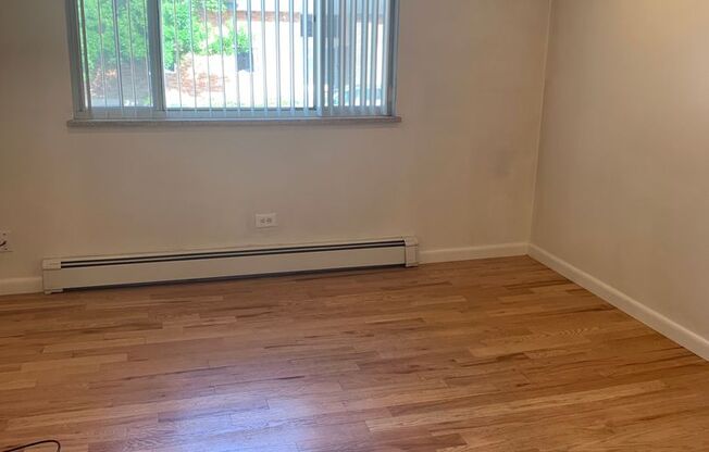 2 beds, 1 bath, 750 sqft, $1,500