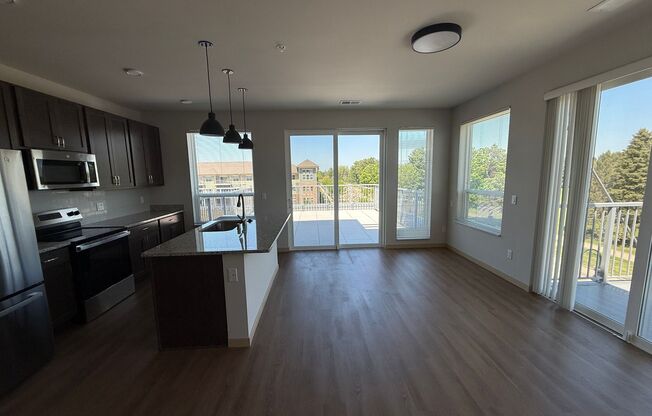 2 beds, 1 bath, 858 sqft, $2,100, Unit #300