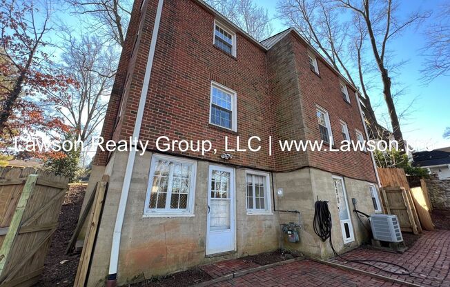 3 beds, 2.5 baths, $2,295