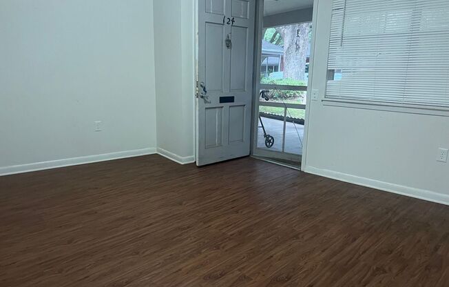 Studio, 1 bath, 300 sqft, $600, Unit Unit 130