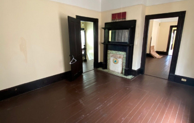 2 beds, 1 bath, $1,295