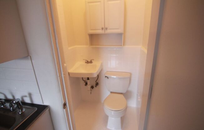 Studio, 1 bath, 400 sqft, $1,595, Unit 105