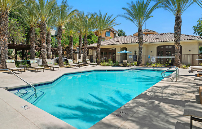 Hills of Valencia resort-style pool