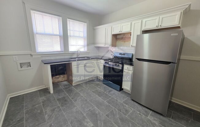 2 beds, 1 bath, 950 sqft, $995, Unit 306-3