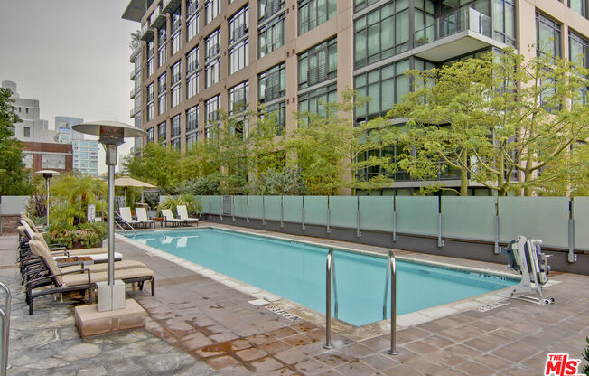 1 bed, 1 bath, 930 sqft, $2,800, Unit 513