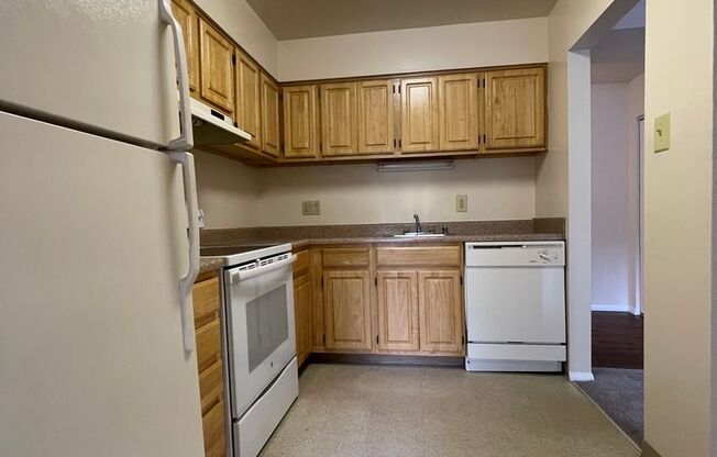 2 beds, 2 baths, 1,000 sqft, $1,950, Unit 14210 #204