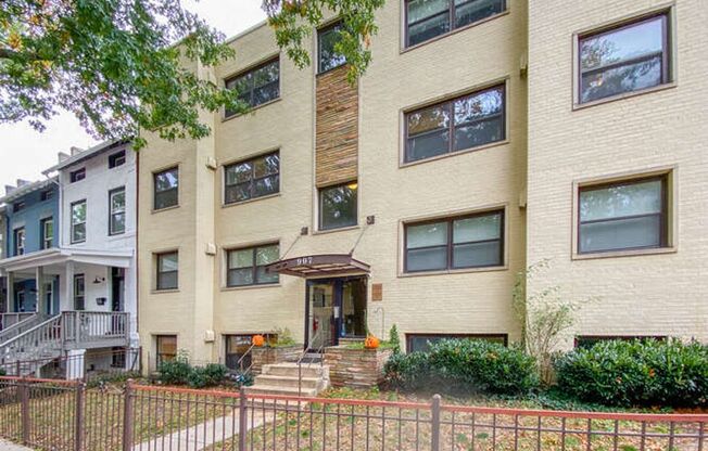 Beautiful 1 BR/1 BA Condo in Columbia Heights!