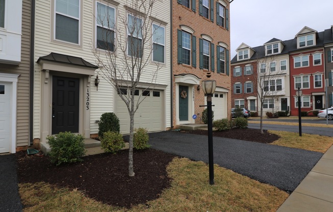 3 level with finished bsmt & Garage - Townhouse in Clarksburg