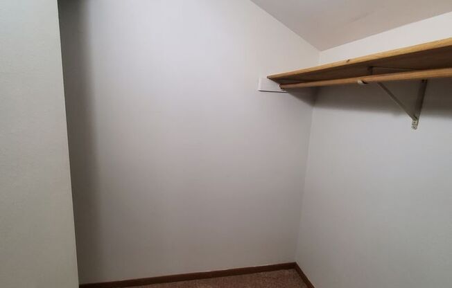 2 beds, 1.5 baths, 950 sqft, $1,434, Unit 5811-2A