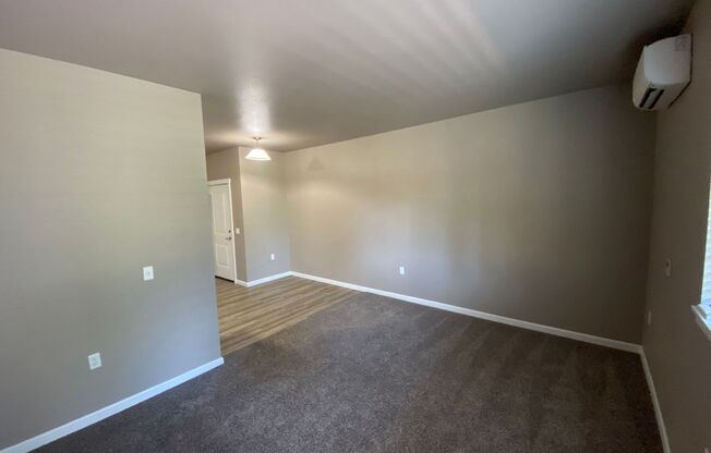 3 beds, 2 baths, 1,127 sqft, $1,790, Unit 207