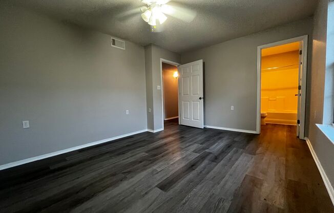 3 beds, 2 baths, $875, Unit I