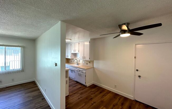 233 N. Hollywood Way