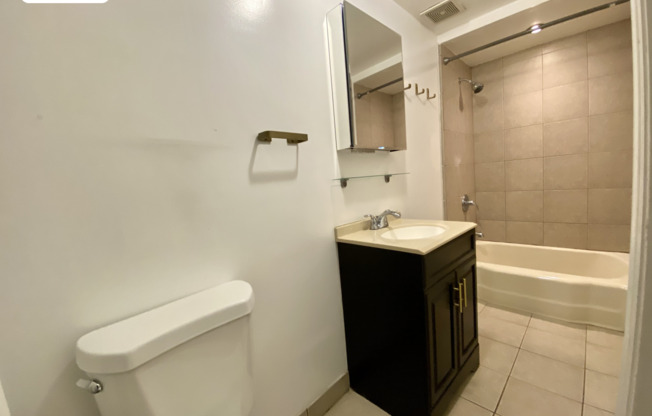 1 bed, 1 bath, $5,200, Unit 1