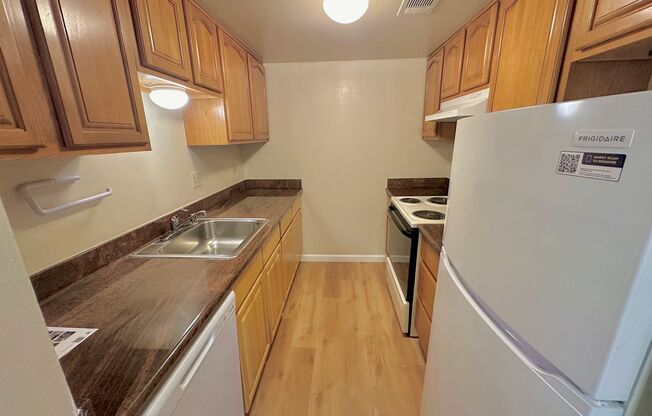 $500 OFF FOR FIRST MONTH RENT!!!  2 Bedroom 1.5 Bathroom apartment in Pleasanton, CA