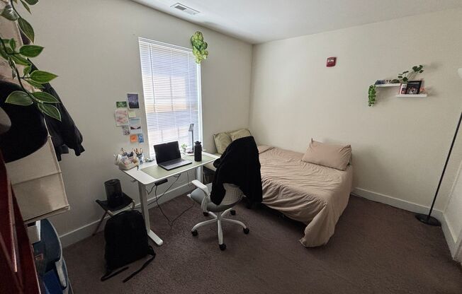 3 beds, 3 baths, 787 sqft, $1,875, Unit Unit 10