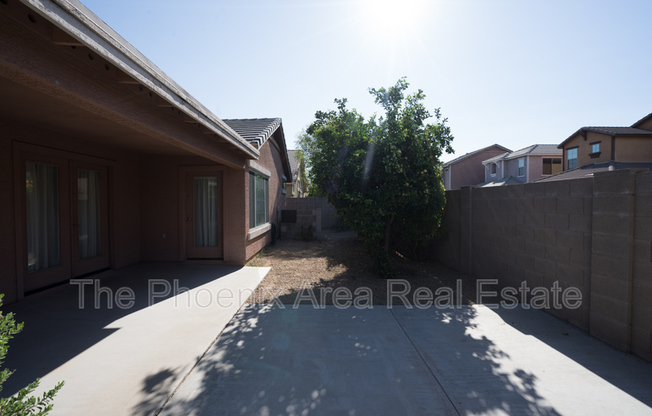 3 beds, 2 baths, 2,313 sqft, $2,700