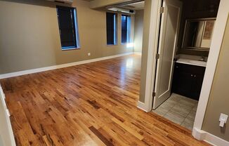 1 bed, 1 bath, 1,044 sqft, $1,300, Unit 901