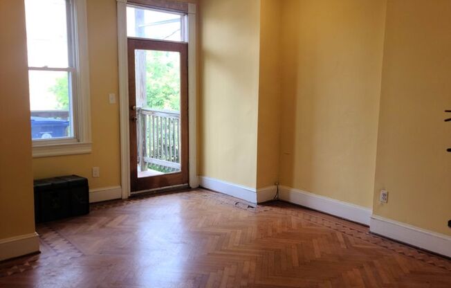 Five Bedroom Townhome with Jacuzzi For Rent!