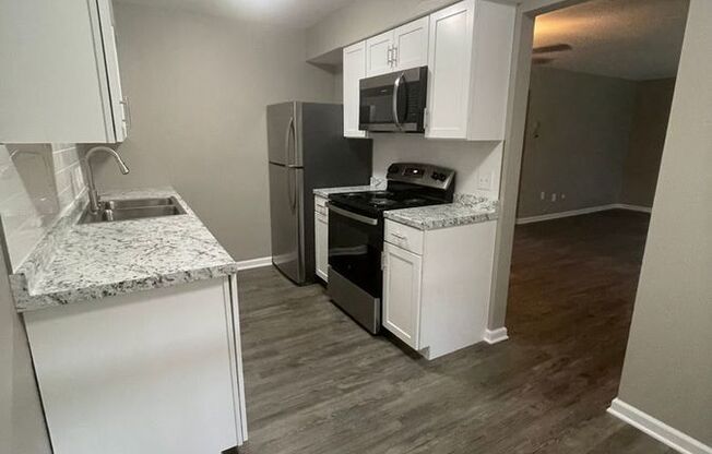 2 beds, 1 bath, 900 sqft, $1,195