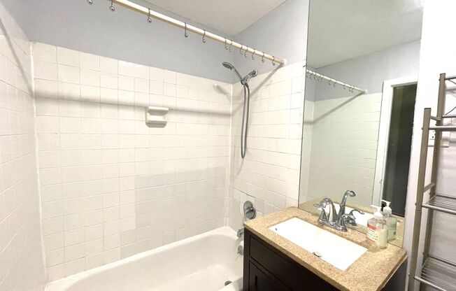 Studio, 1 bath, 450 sqft, $1,395, Unit 2F