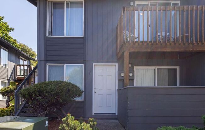 2 beds, 1 bath, 735 sqft, $1,695, Unit 07
